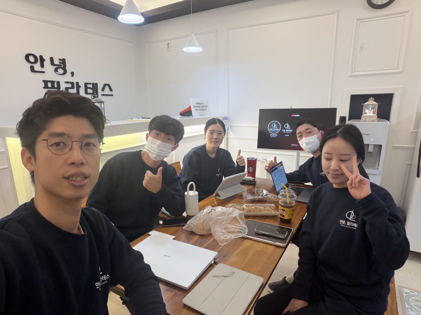 안녕필라테스 선생님들 스터디 모습